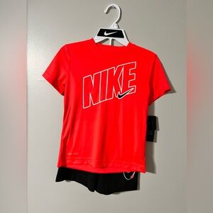 Nike Boys 2 Piece Set Dri Fit 7